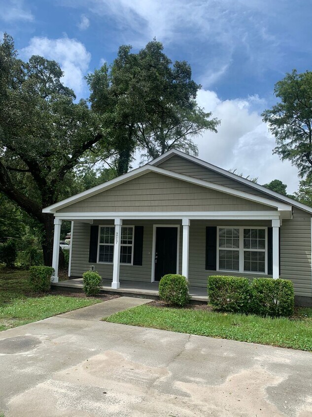 Primary Photo - 3 Bedroom 2 Bath House on Wood Dale Drive ...