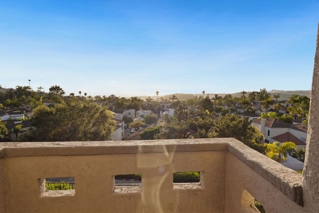 Building Photo - Ocean View 2 Bed Condo with Private Balcony + Garage