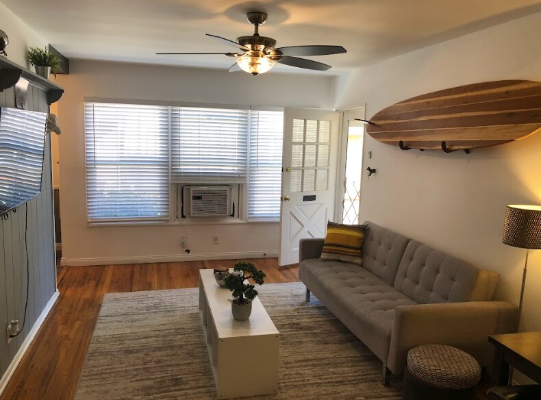 Foto principal - 12429 Chandler Blvd