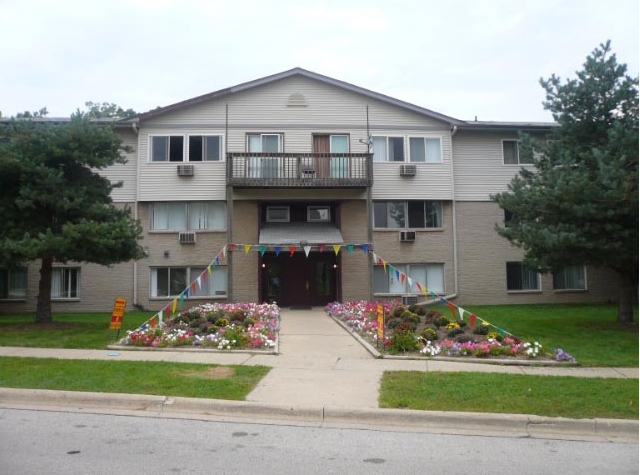 Entrance - Woodlands Apartments Homes