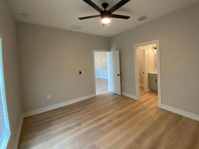 Foto del edificio - 10524 Pendleton Ave