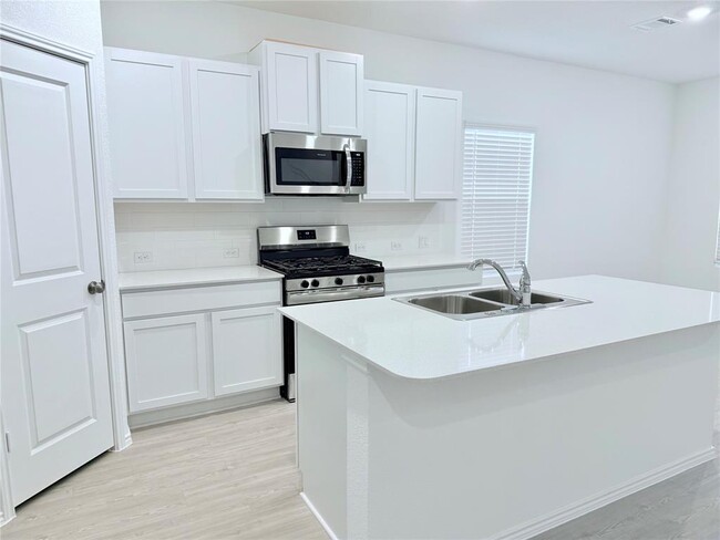 Foto del edificio - 1220 Acorn Oak Dr