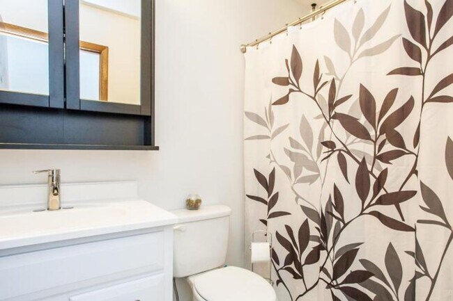 Foto del edificio - 3-Bedroom 1.5-Bathroom North Ames Townhome