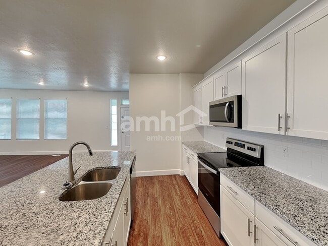 Foto del edificio - 11141 Kitty Hawk Rd