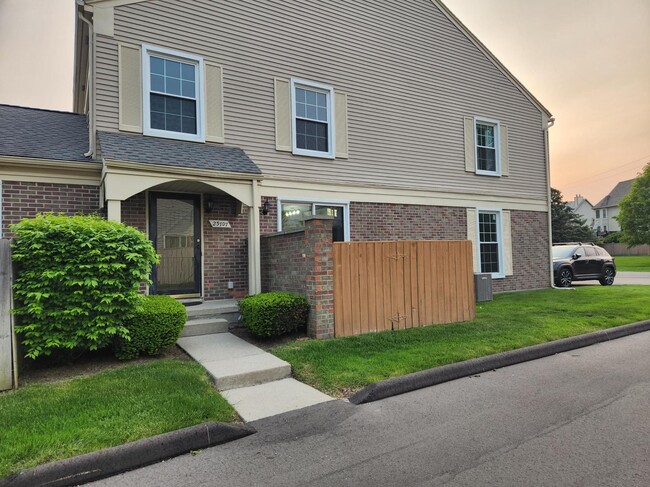 Front Entry - 23707 Stonehenge Blvd