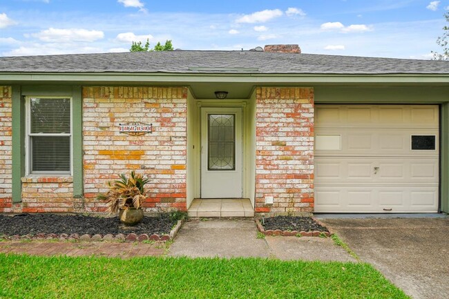 Foto del edificio - 16730 David Glen Dr