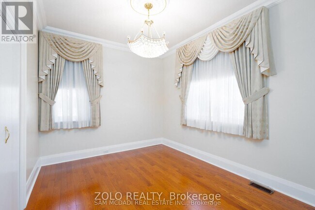 Photo du bâtiment - 469 Evans Ave.