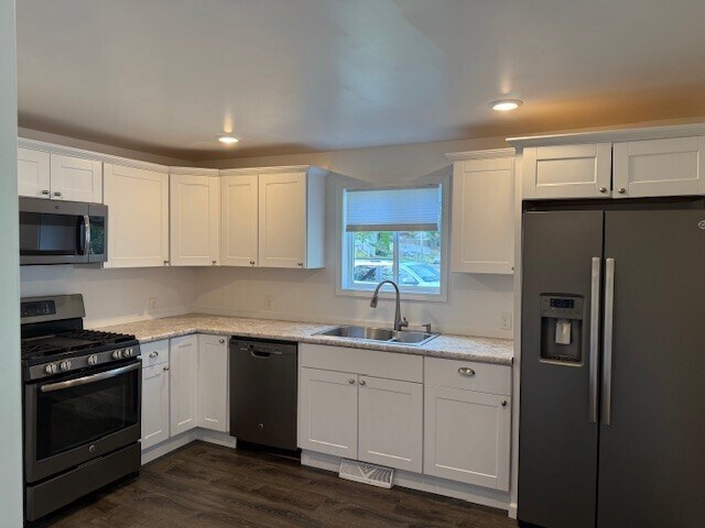 Foto del edificio - 123 Sterling St