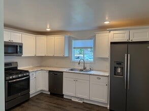 Building Photo - 123 Sterling St