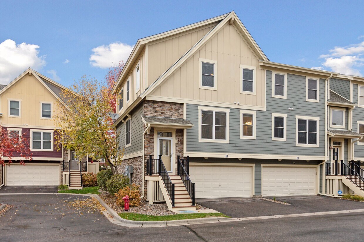 Foto principal - 10749 Falling Water Ln