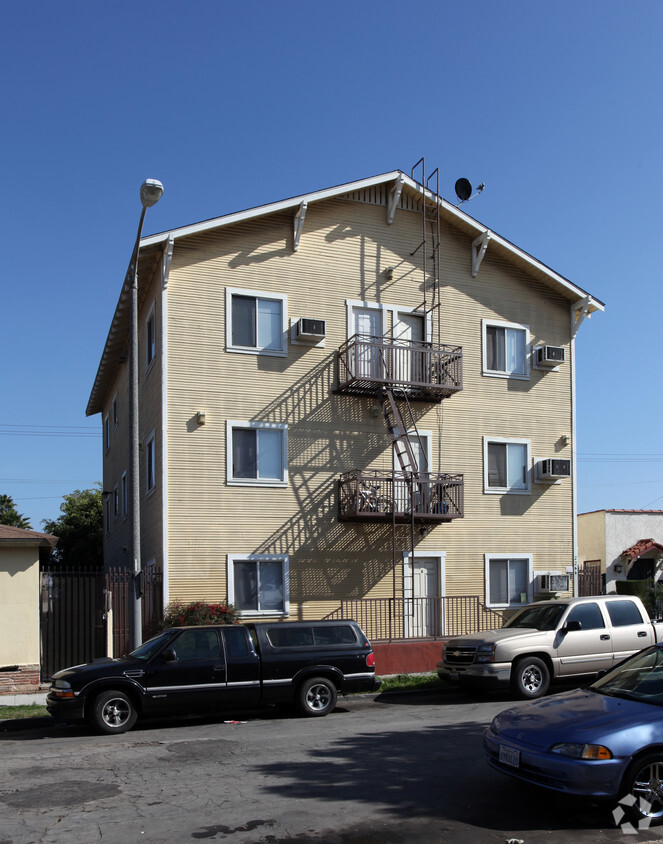 Building Photo - 2266 Locust Ave