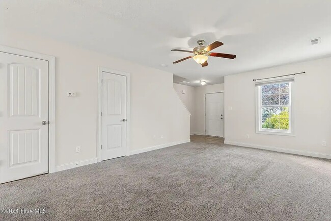 Foto del edificio - 125 W Murrow Ln