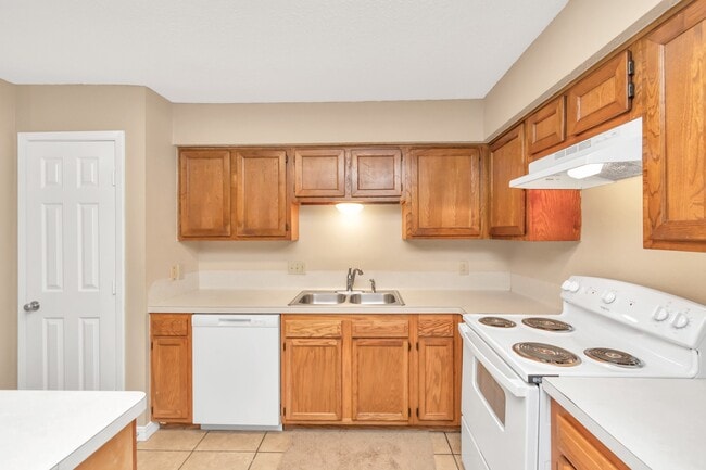 Building Photo - 15616 Weldon Dr