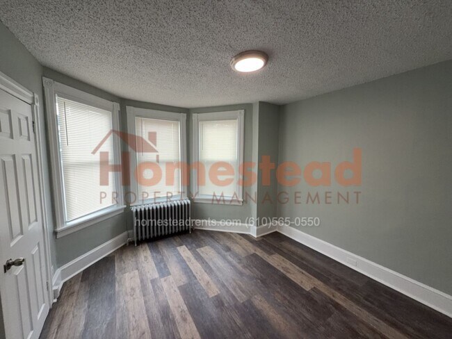 Foto del edificio - 35 Roberta Ave