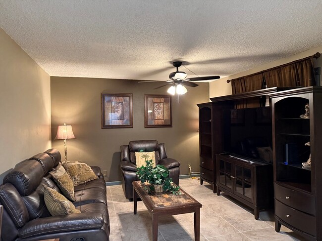 Building Photo - 6701 Eastridge Rd