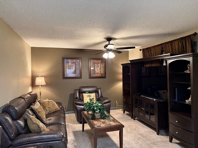 Foto del edificio - 6701 Eastridge Rd