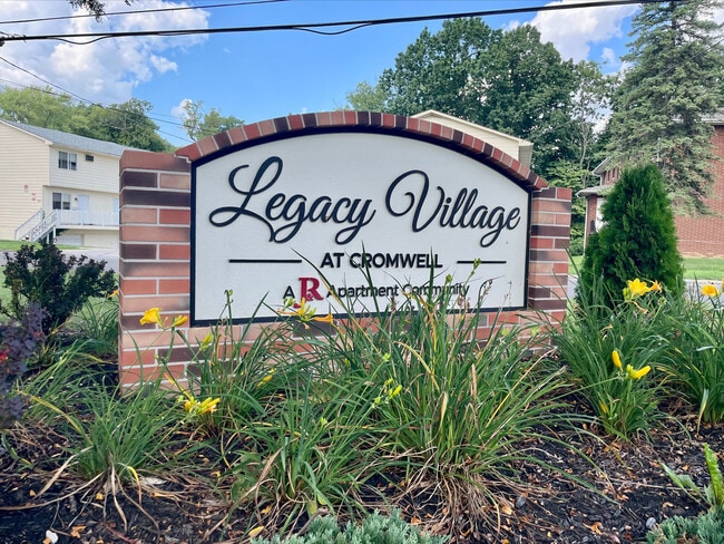 Building Photo - 1734 Cromwell Dr