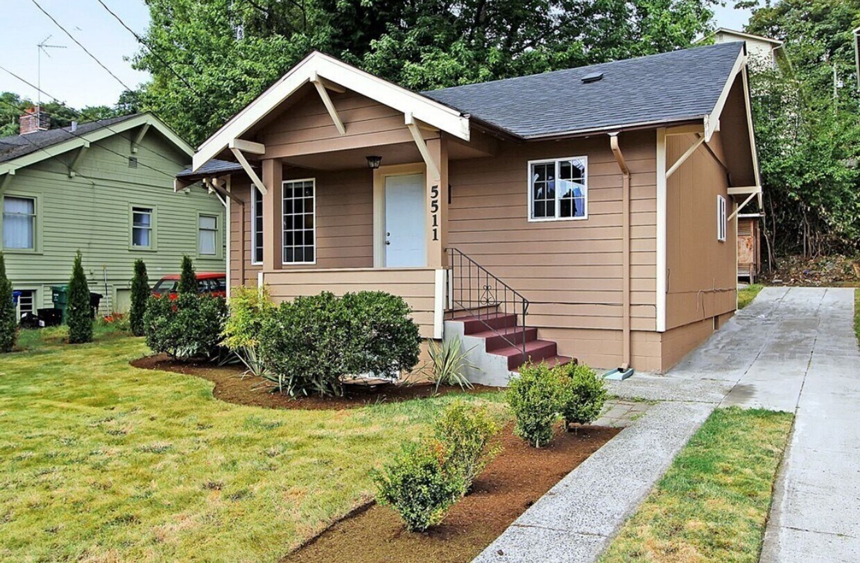 Foto principal - REST OF OCTOBER FREE >> Beautiful 4BR/2BA ...