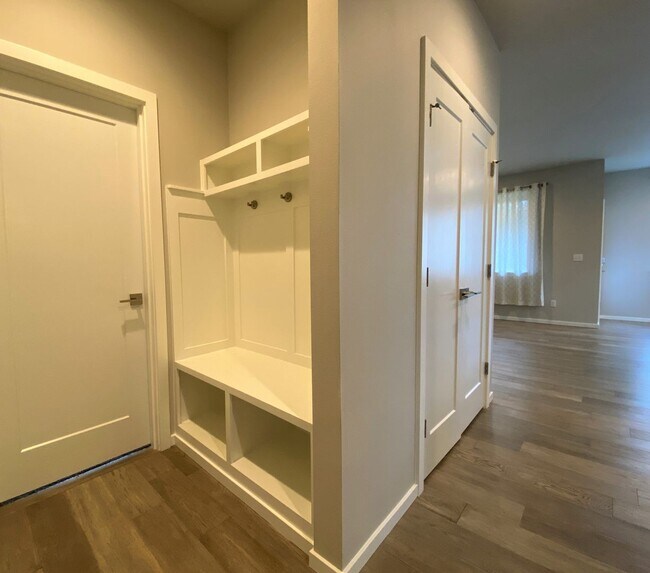 Building Photo - Beautiful 4 Bedroom Marysville Home - Avai...