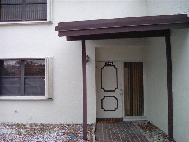 Building Photo - 6837 SW 39th Dr