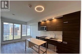 Building Photo - 75 Canterbury Pl