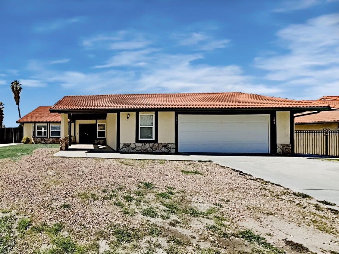 Foto principal - 541 N Hemet St