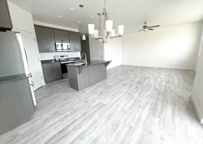 Building Photo - 4084 W Harmony Dr