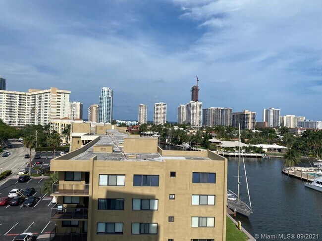 Foto del edificio - 401 Golden Isles Dr