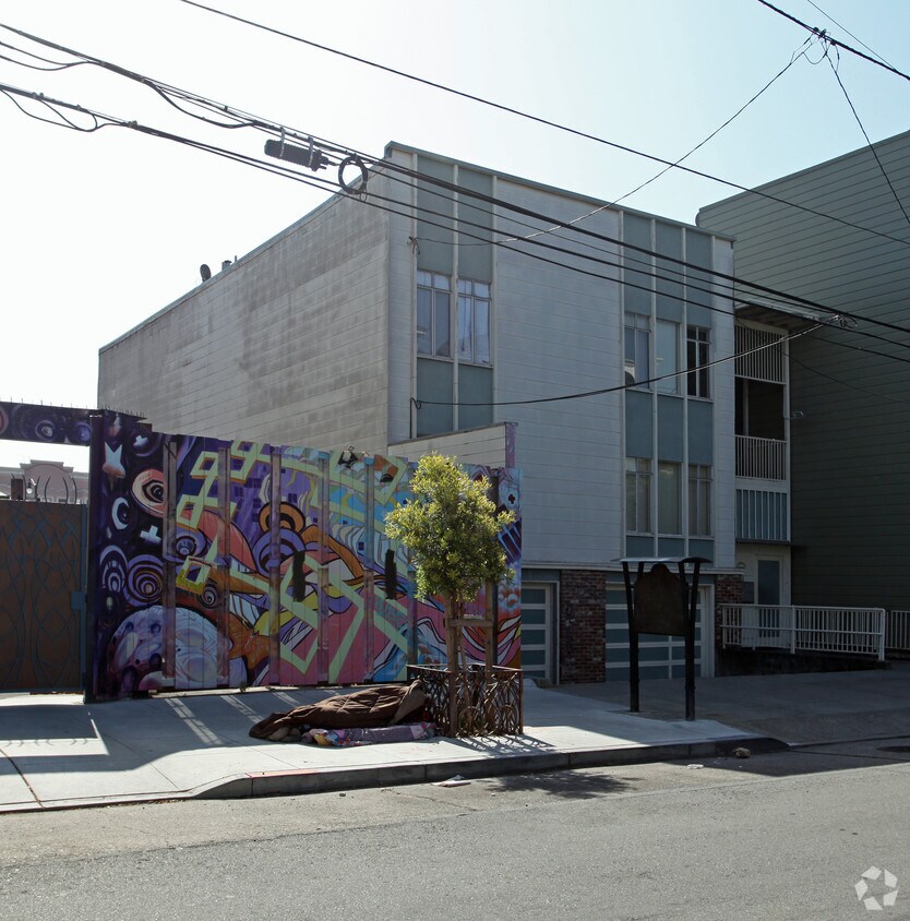 Primary Photo - 151 Albion St