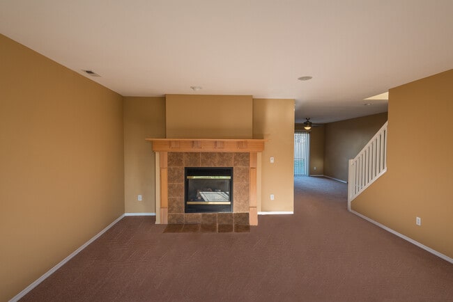 Building Photo - 4 Bedrooms with a Loft Home