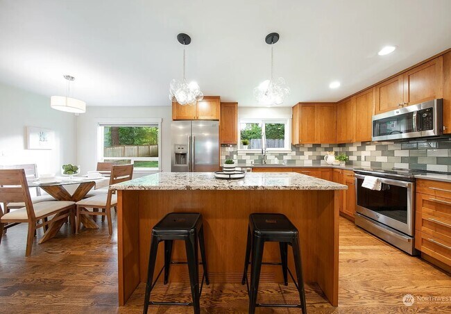 Foto del edificio - 12561 Roosevelt Way NE
