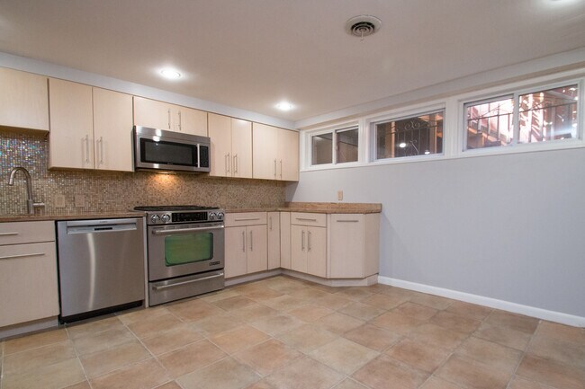 Foto del edificio - 1733 Rodman St