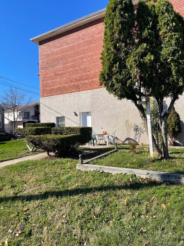 29 Benton Ct, Staten Island, NY 10306 House Rental in Staten Island, NY