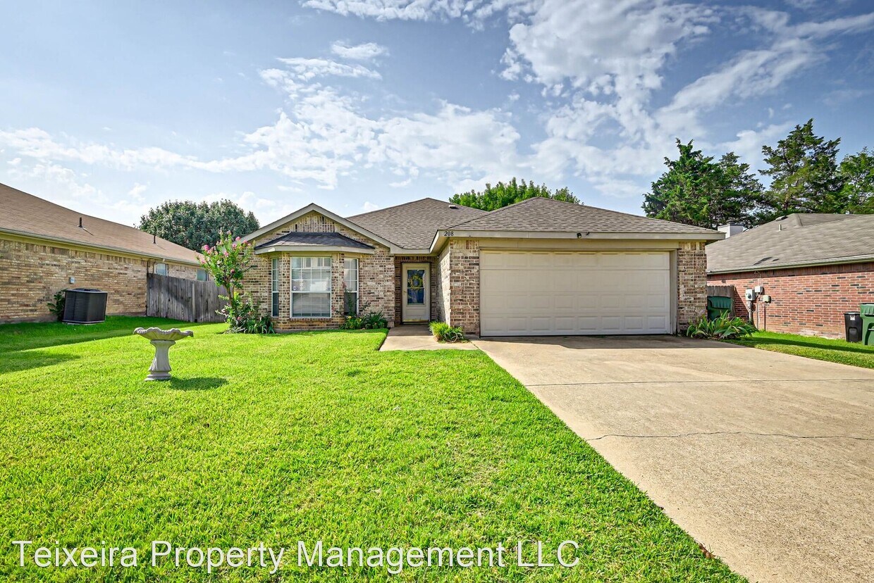 3 br, 2 bath House 208 Yosemite Drive House Rental in Mansfield, TX