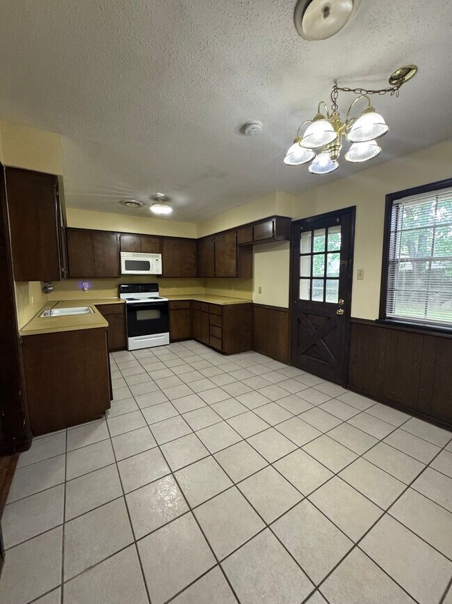 Foto del edificio - 4724 Skywood Dr