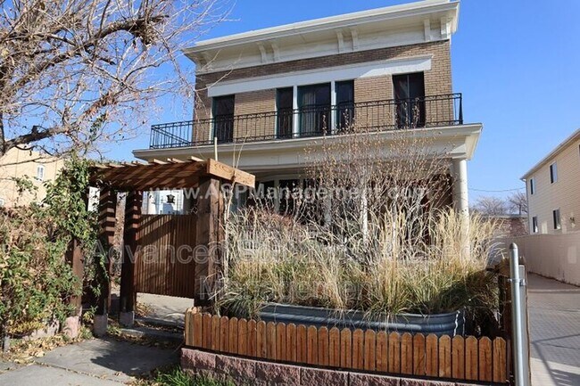Building Photo - 557 S 400 E
