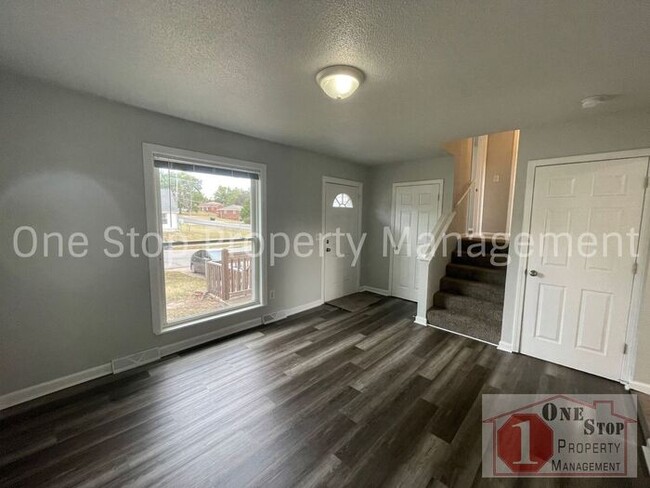 Building Photo - 3 Bedroom, 1 Bathroom Duplex for Rent in I...