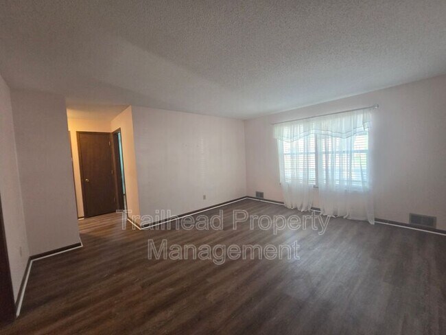 Foto del edificio - 7140 Crisp Ave
