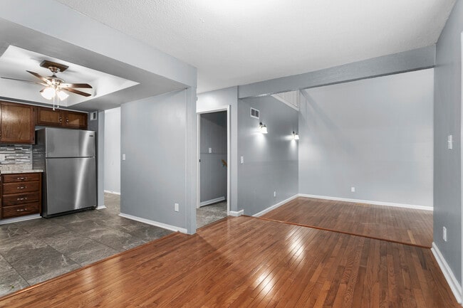 Building Photo - 561 NW Valleybrook Rd