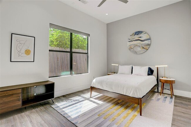 Foto del edificio - 315 E 2nd St