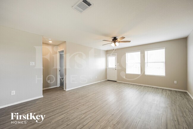 Building Photo - 2404 Lake Hills