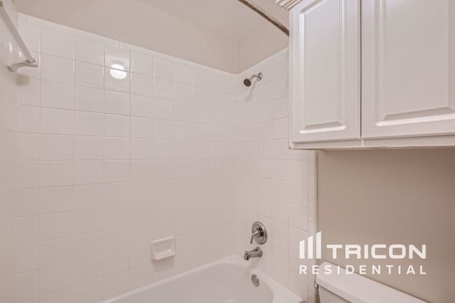 Building Photo - 122 Freedom Ct
