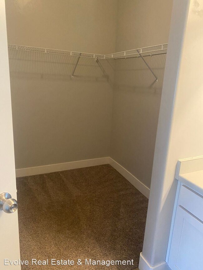 Foto del edificio - 3 br, 2 bath House - 84  W Silver Springs ...