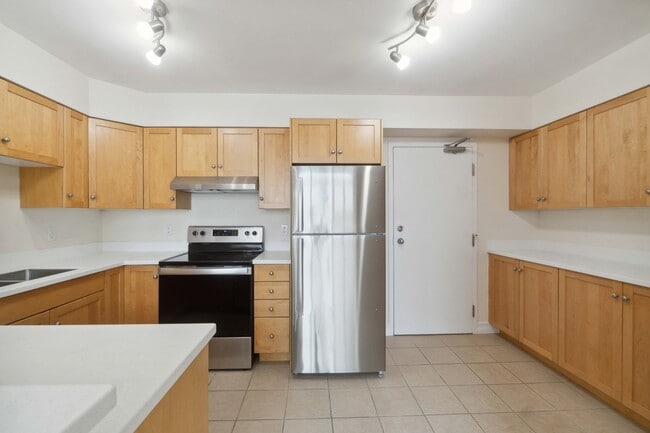 Building Photo - ONE-BEDROOM PENTHOUSE IN THE HEART OF DART...