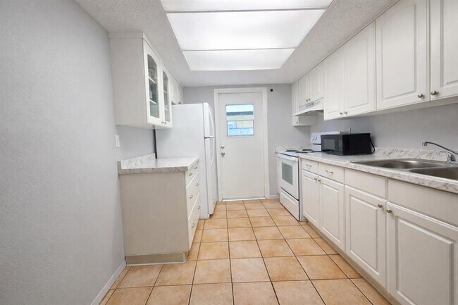 Building Photo - 3201 Dryer Ave