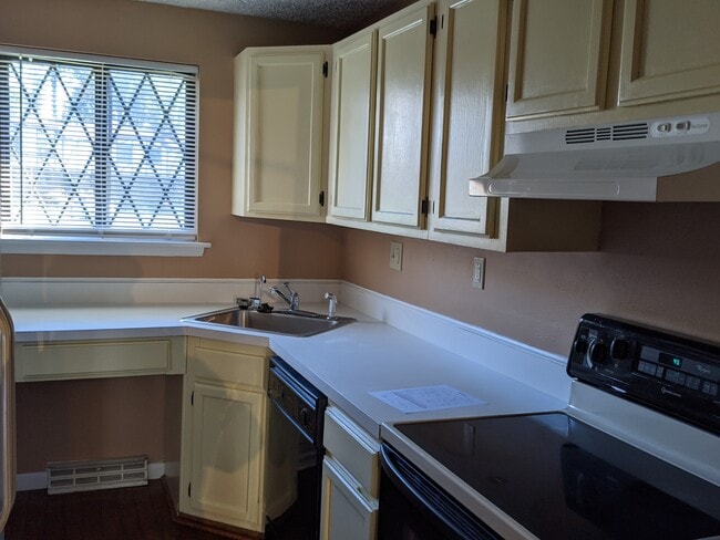 Kitchen - 515 Cedar Hollow Dr