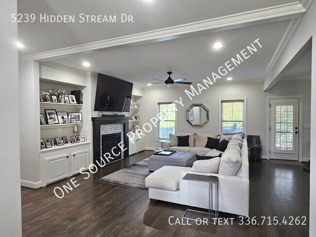Foto del edificio - 5239 Hidden Stream Dr