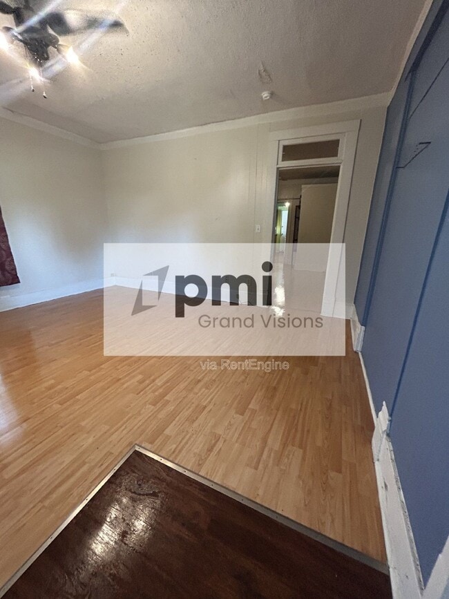 Building Photo - 321 A St