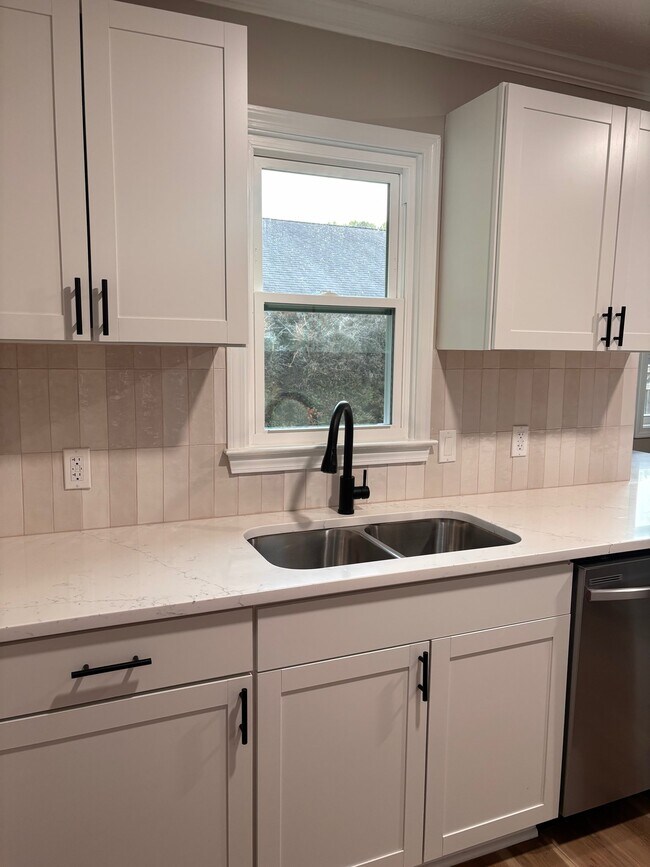 Foto del edificio - 5558 Quietwood Pl