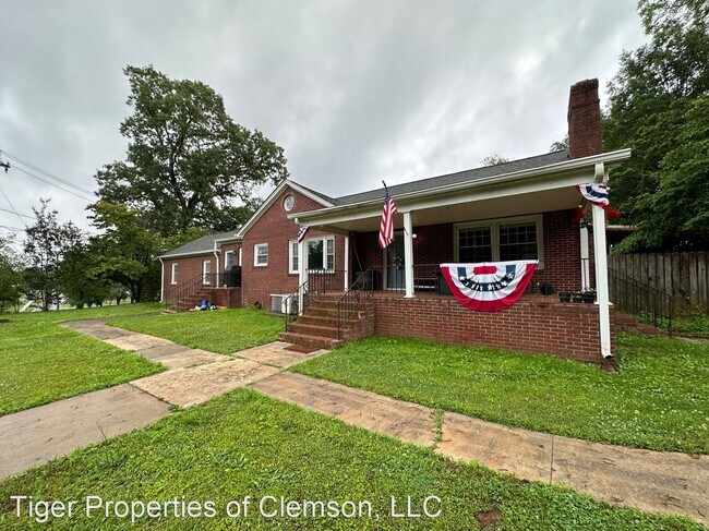 Building Photo - 3 br, 2 bath House - 208 Gaines St